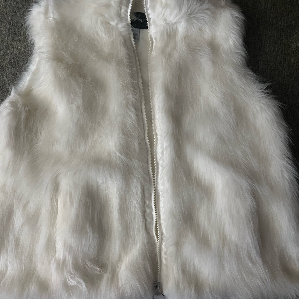 Metrostyle Cream Faux Fur Vest